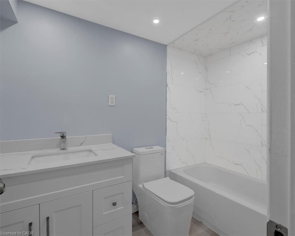 Basement-9 Gafney Court, Hamilton, ON - Indoor Photo Showing Bathroom