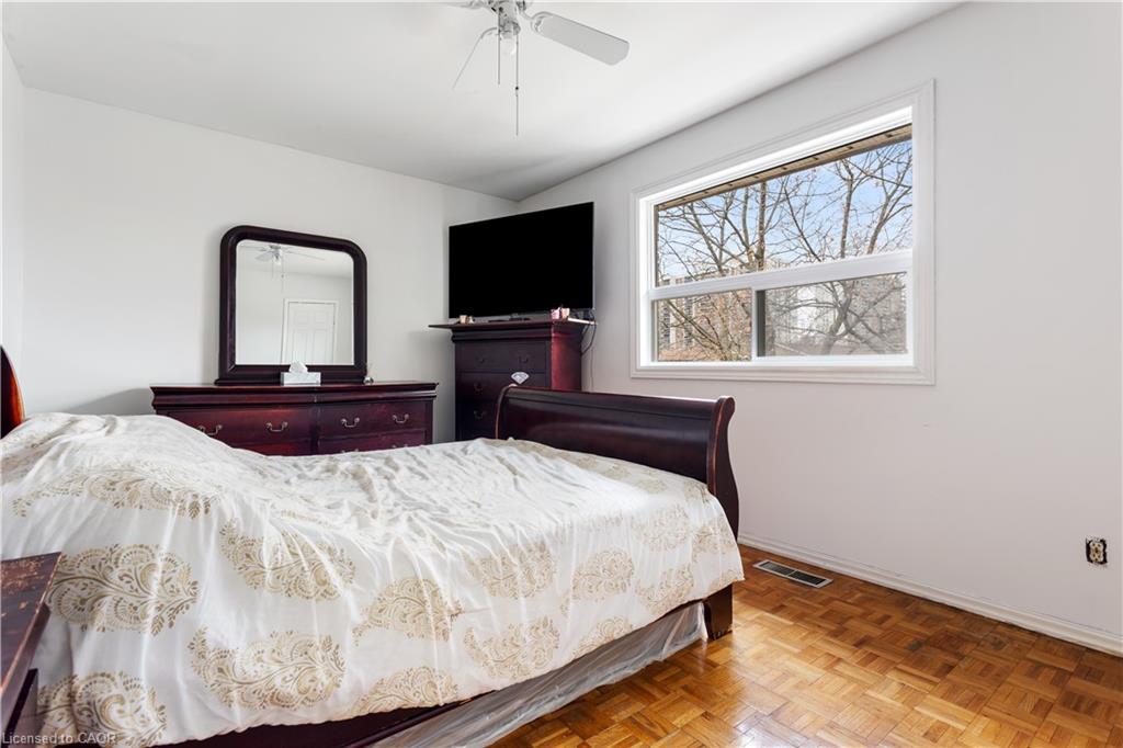 7 Eden Park Drive, Brampton, ON - Indoor Photo Showing Bedroom