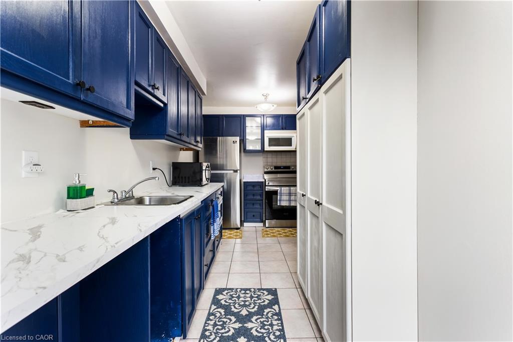 7 Eden Park Drive, Brampton, ON - Indoor Photo Showing Kitchen