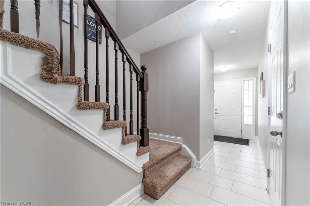 (Upper)-560 Landgren Crt, Kitchener, ON - Indoor Photo Showing Other Room