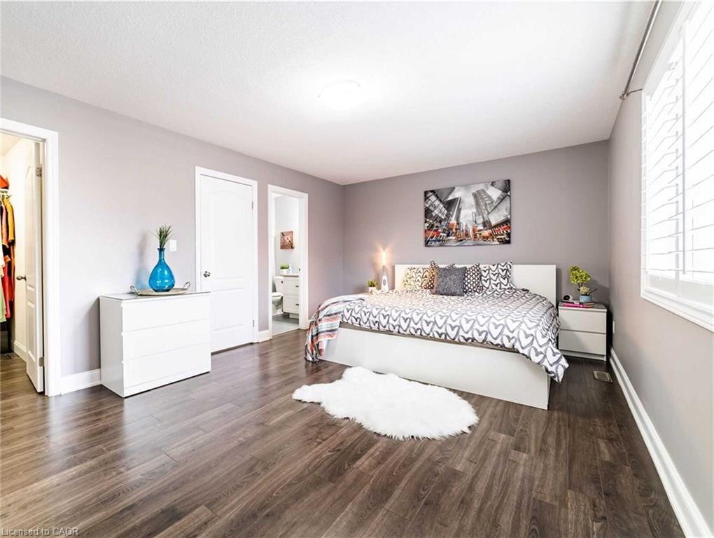 (Upper)-560 Landgren Crt, Kitchener, ON - Indoor Photo Showing Bedroom