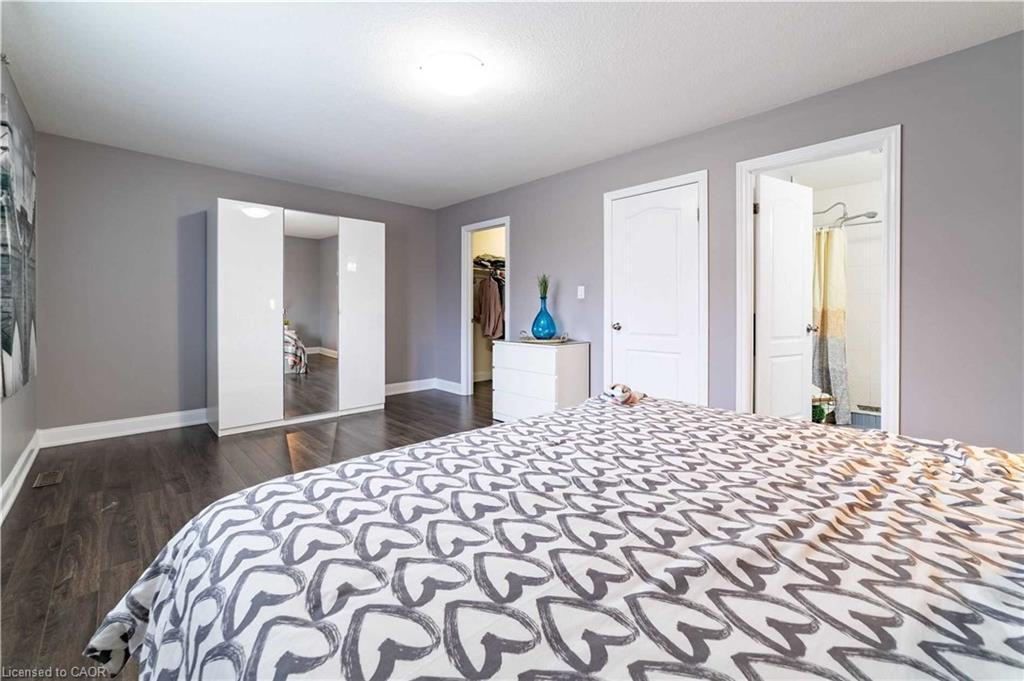 (Upper)-560 Landgren Crt, Kitchener, ON - Indoor Photo Showing Bedroom