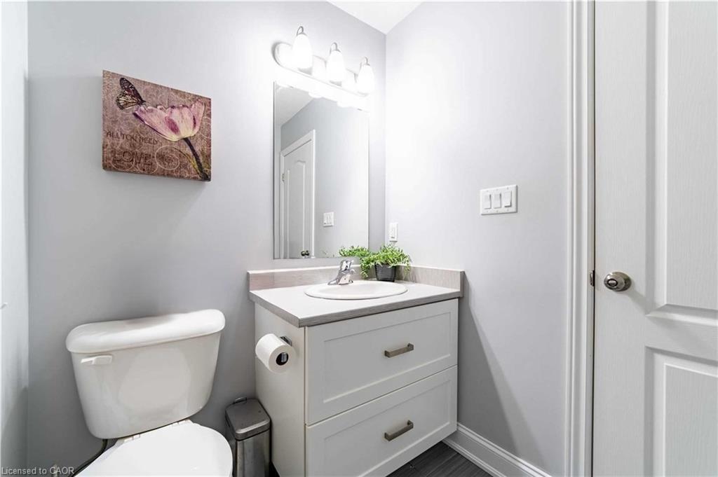 (Upper)-560 Landgren Crt, Kitchener, ON - Indoor Photo Showing Bathroom