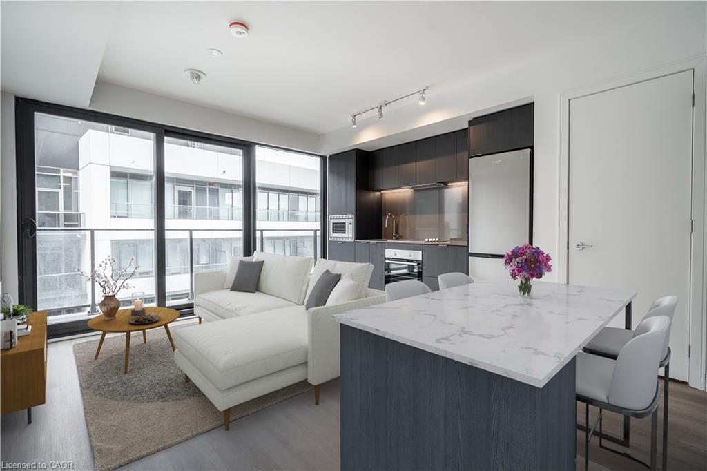 1418-1 Jarvis Street, Hamilton, ON - Indoor Photo Showing Living Room