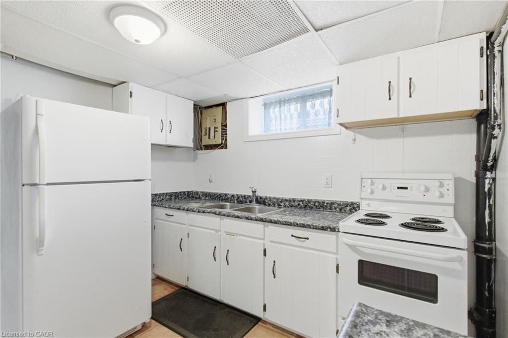 66 Rose Avenue, Thorold, ON - Indoor Photo Showing Kitchen With Double Sink