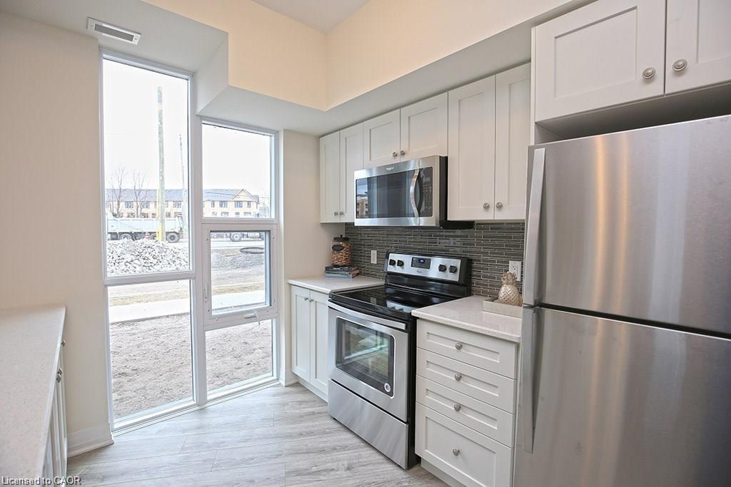 108-10 Concord Place, Grimsby, ON - Indoor Photo Showing Kitchen