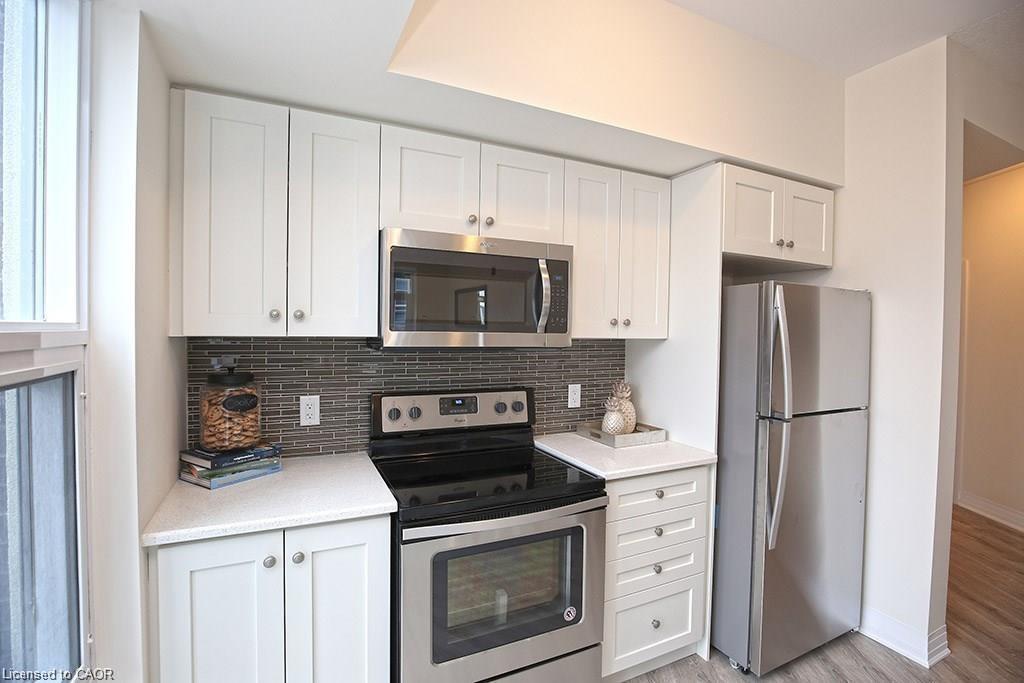 108-10 Concord Place, Grimsby, ON - Indoor Photo Showing Kitchen