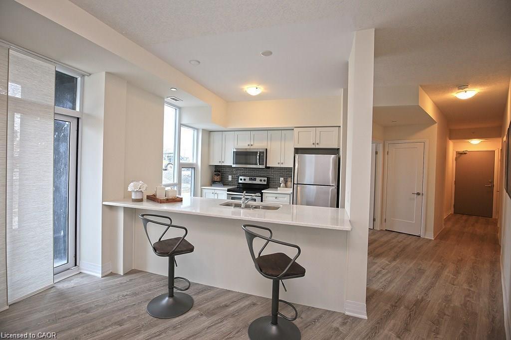 108-10 Concord Place, Grimsby, ON - Indoor Photo Showing Kitchen