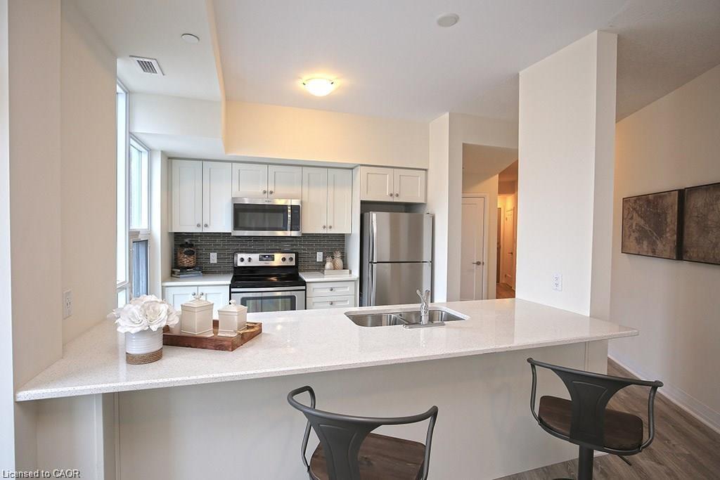 108-10 Concord Place, Grimsby, ON - Indoor Photo Showing Kitchen With Double Sink With Upgraded Kitchen