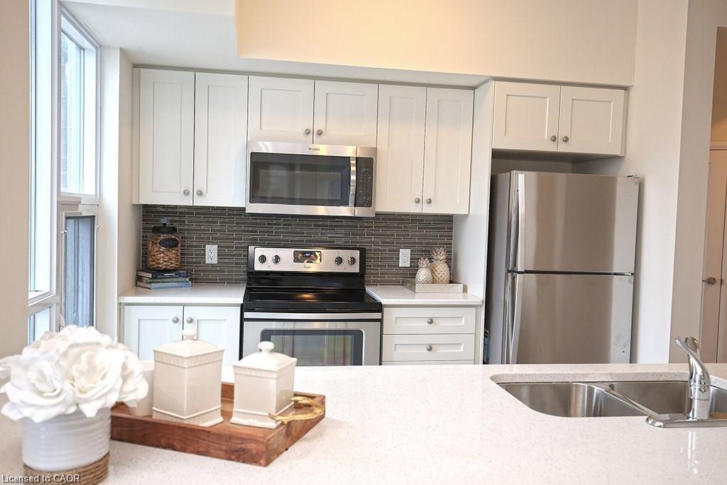 108-10 Concord Place, Grimsby, ON - Indoor Photo Showing Kitchen With Double Sink With Upgraded Kitchen