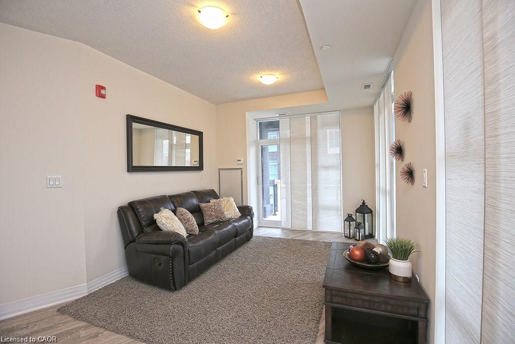 108-10 Concord Place, Grimsby, ON - Indoor Photo Showing Living Room