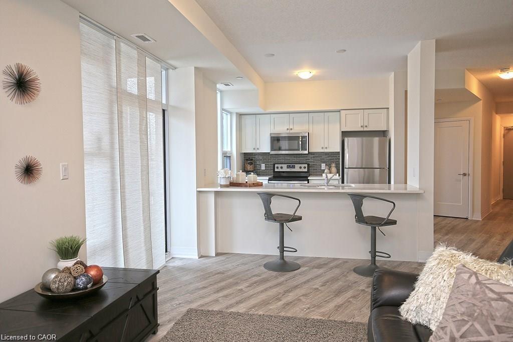 108-10 Concord Place, Grimsby, ON - Indoor Photo Showing Kitchen