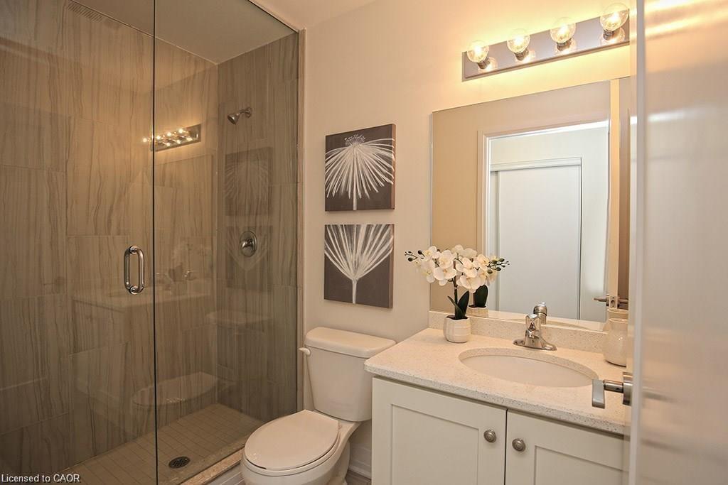 108-10 Concord Place, Grimsby, ON - Indoor Photo Showing Bathroom