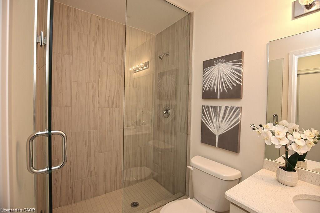 108-10 Concord Place, Grimsby, ON - Indoor Photo Showing Bathroom