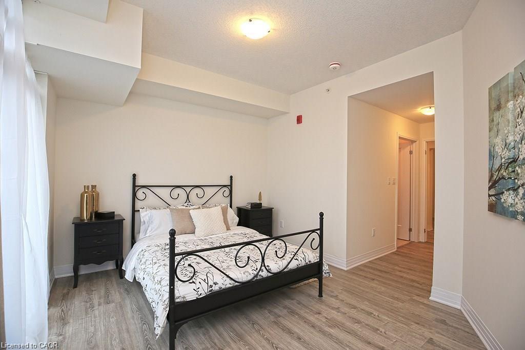 108-10 Concord Place, Grimsby, ON - Indoor Photo Showing Bedroom