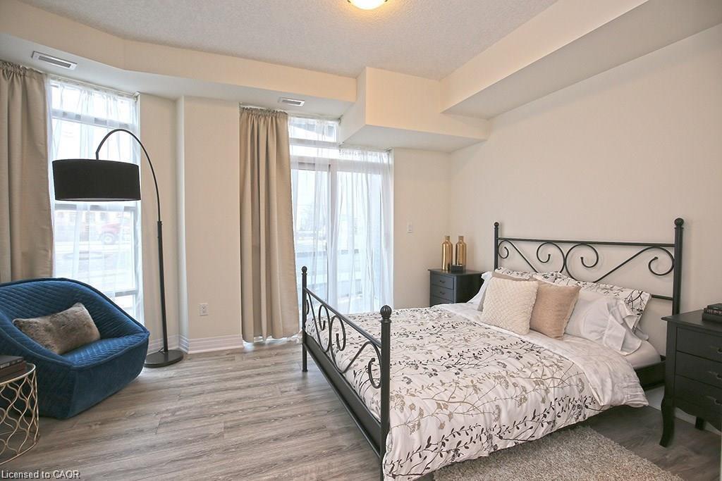 108-10 Concord Place, Grimsby, ON - Indoor Photo Showing Bedroom