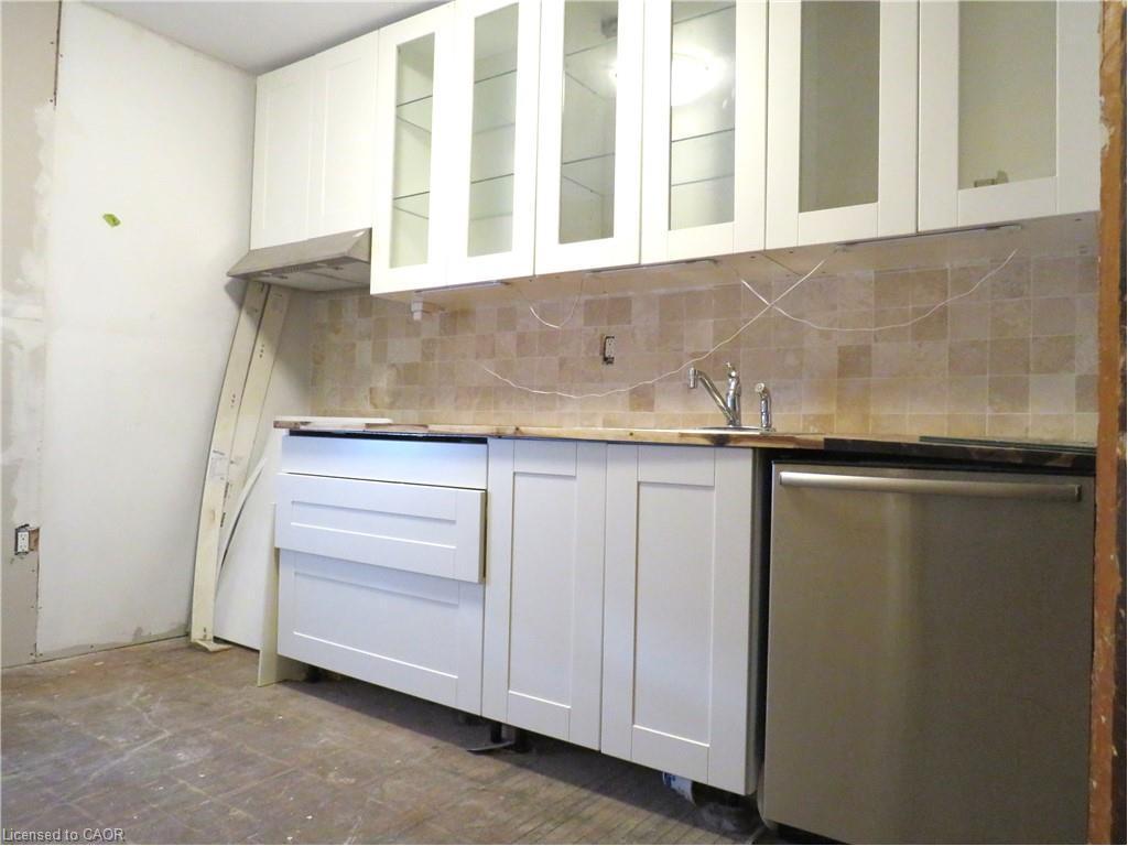 120 Sanford Avenue S, Hamilton, ON - Indoor