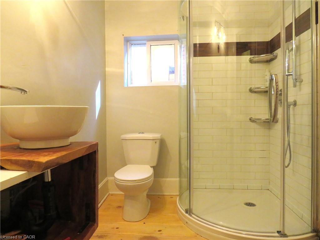 120 Sanford Avenue S, Hamilton, ON - Indoor Photo Showing Bathroom