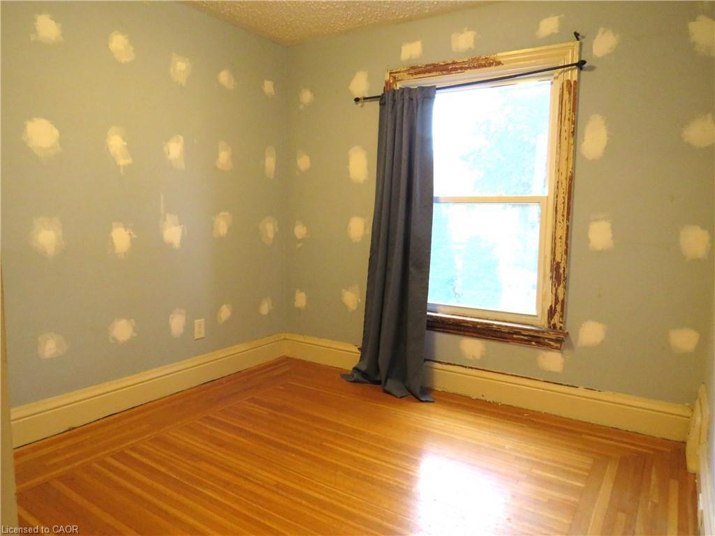 120 Sanford Avenue S, Hamilton, ON - Indoor Photo Showing Other Room