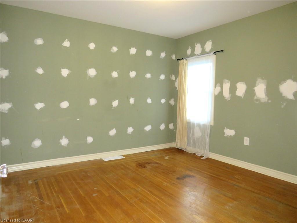 120 Sanford Avenue S, Hamilton, ON - Indoor Photo Showing Other Room