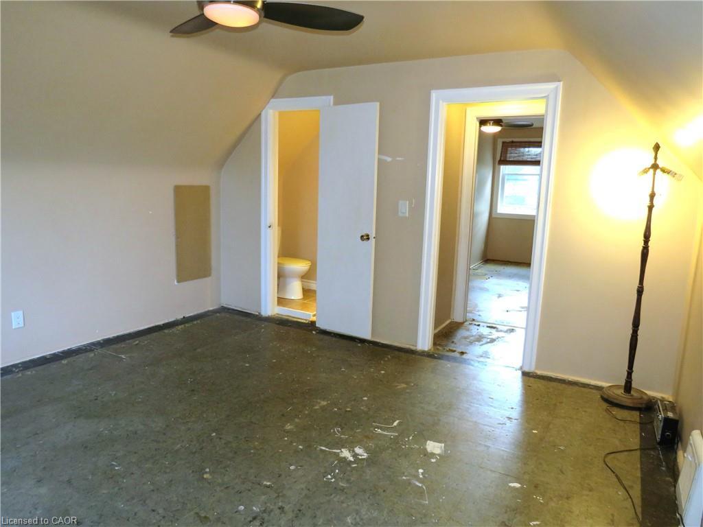 120 Sanford Avenue S, Hamilton, ON - Indoor Photo Showing Other Room