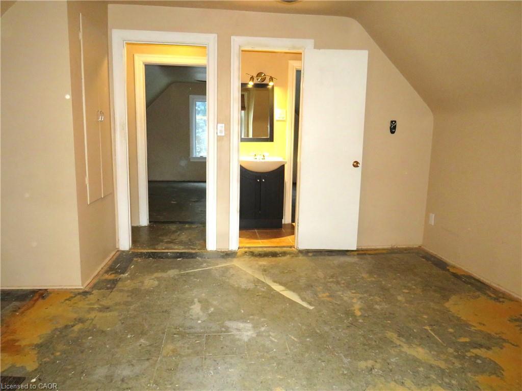 120 Sanford Avenue S, Hamilton, ON - Indoor Photo Showing Other Room