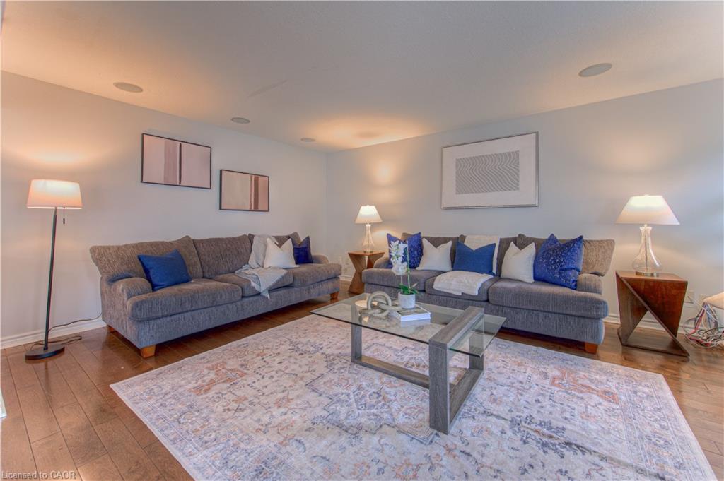 139 Pebblecreek Drive, Kitchener, ON - Indoor Photo Showing Living Room