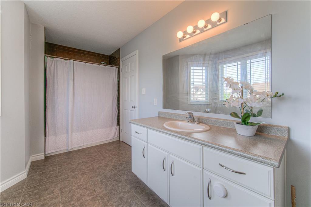 139 Pebblecreek Drive, Kitchener, ON - Indoor Photo Showing Bathroom
