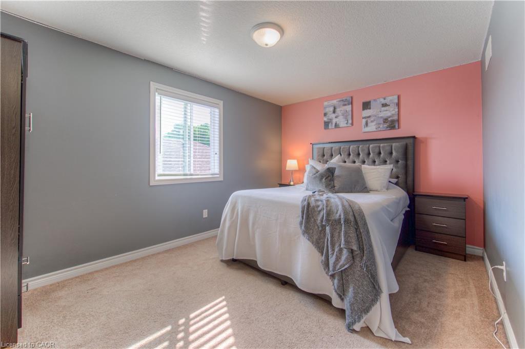 139 Pebblecreek Drive, Kitchener, ON - Indoor Photo Showing Bedroom