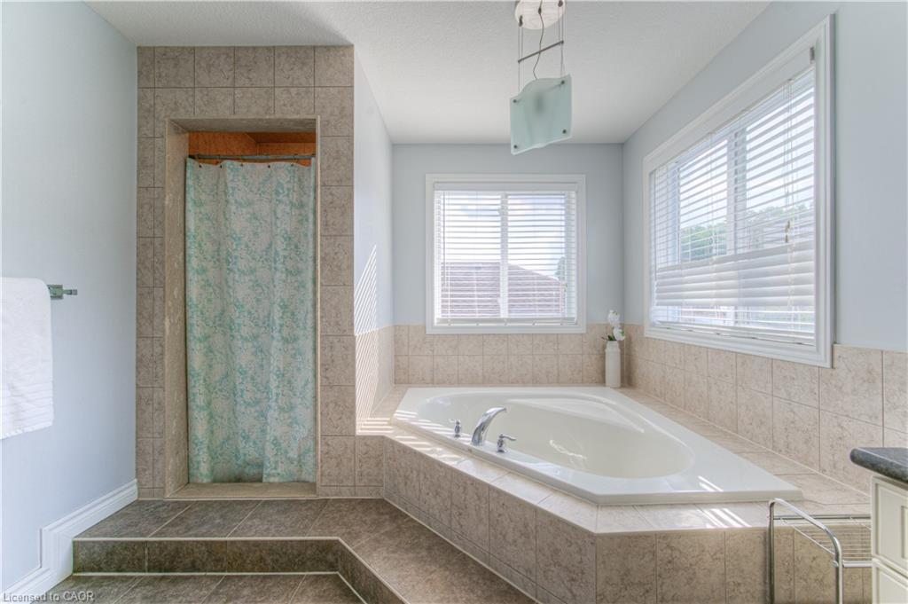 139 Pebblecreek Drive, Kitchener, ON - Indoor Photo Showing Bathroom