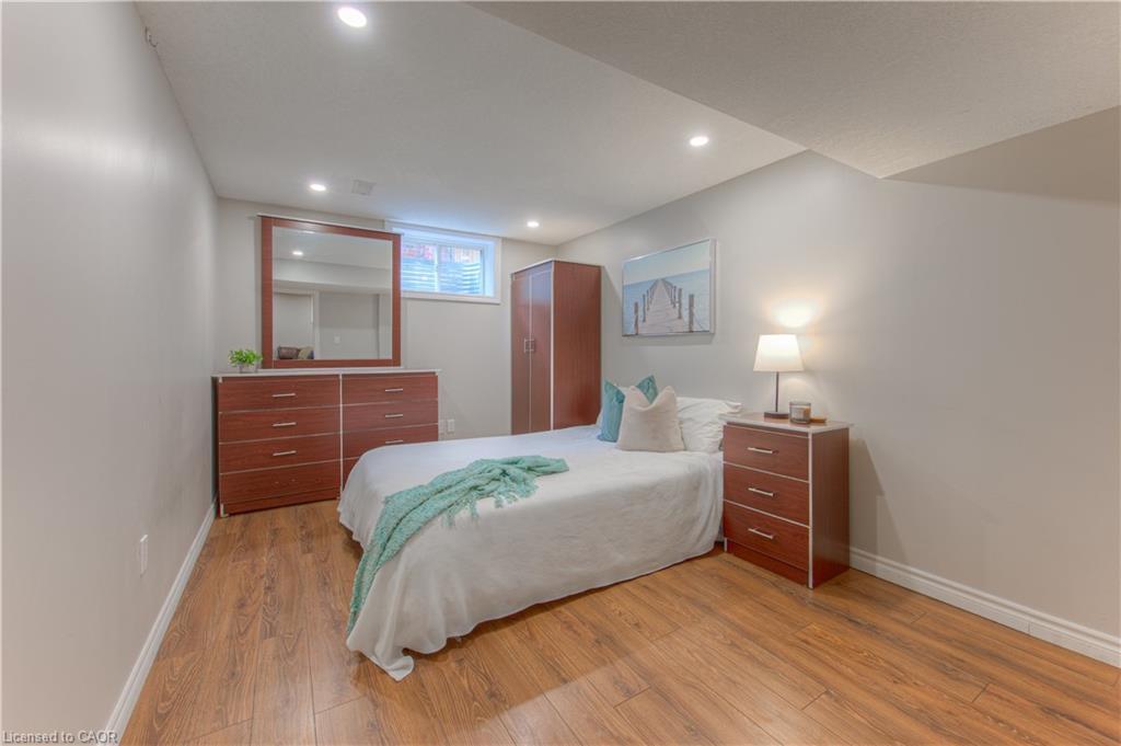 139 Pebblecreek Drive, Kitchener, ON - Indoor Photo Showing Bedroom
