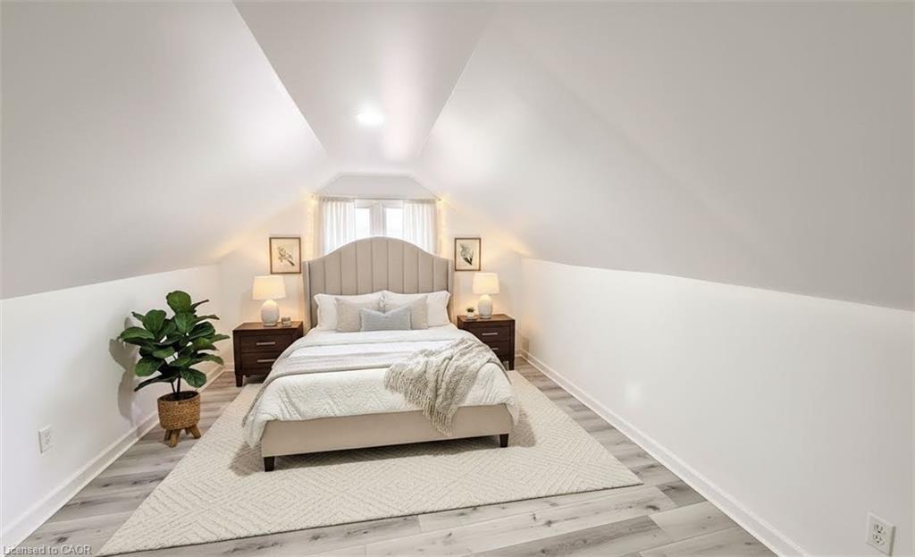69 Fairfield Avenue, Hamilton, ON - Indoor Photo Showing Bedroom