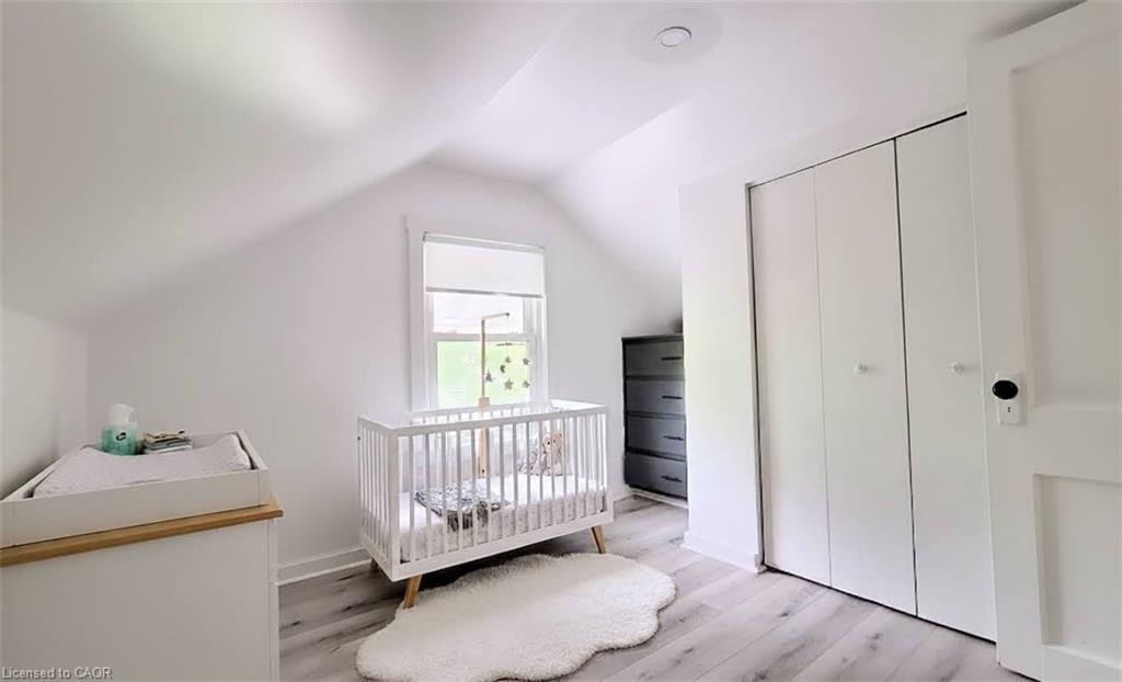 69 Fairfield Avenue, Hamilton, ON - Indoor Photo Showing Bedroom