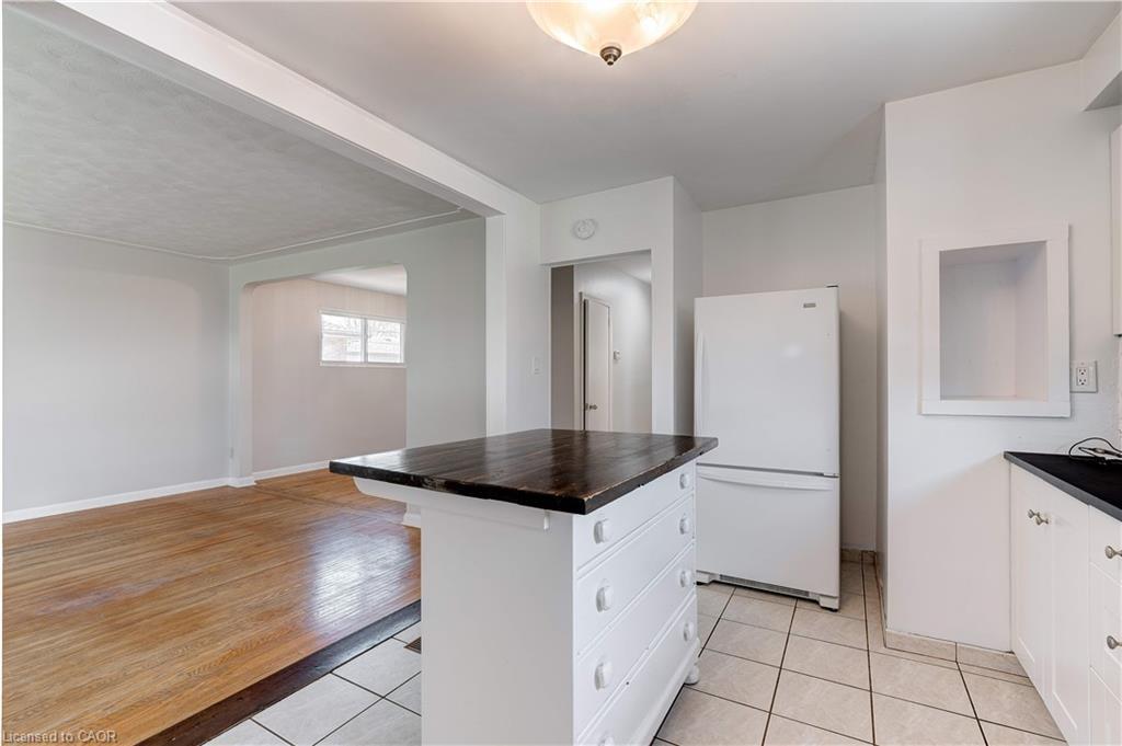 Upper-164 West 19Th Street, Hamilton, ON - Indoor Photo Showing Kitchen