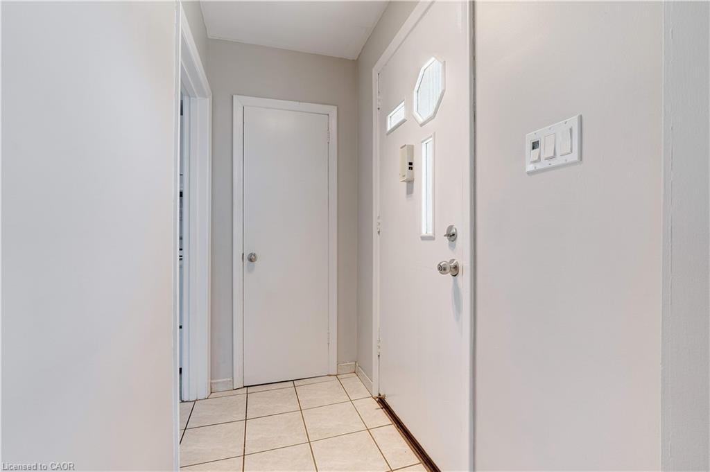 Upper-164 West 19Th Street, Hamilton, ON - Indoor Photo Showing Other Room