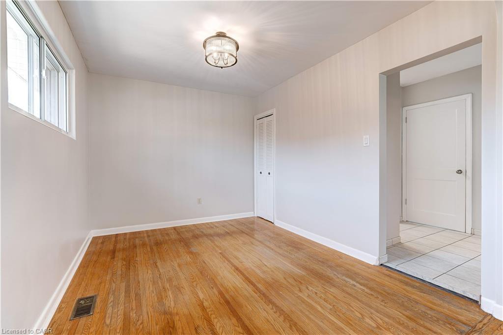 Upper-164 West 19Th Street, Hamilton, ON - Indoor Photo Showing Other Room