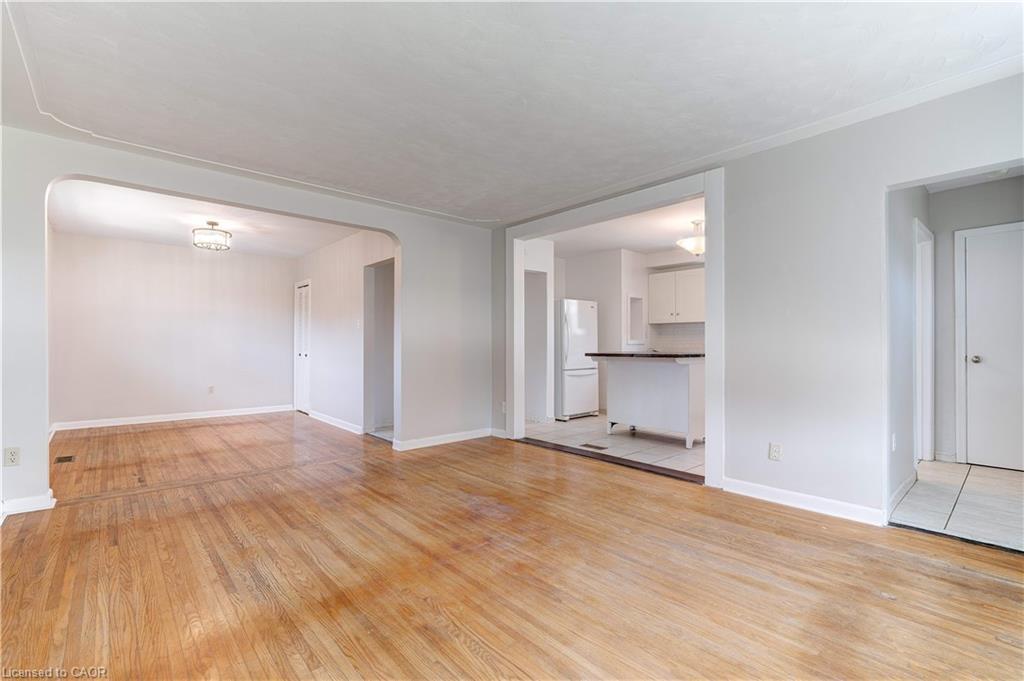 Upper-164 West 19Th Street, Hamilton, ON - Indoor Photo Showing Other Room