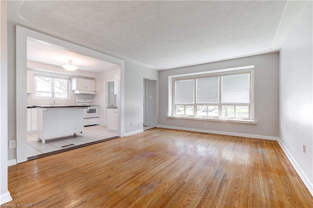 Upper-164 West 19Th Street, Hamilton, ON - Indoor Photo Showing Other Room