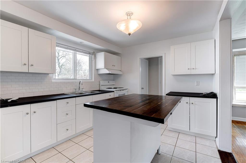 Upper-164 West 19Th Street, Hamilton, ON - Indoor Photo Showing Kitchen With Double Sink