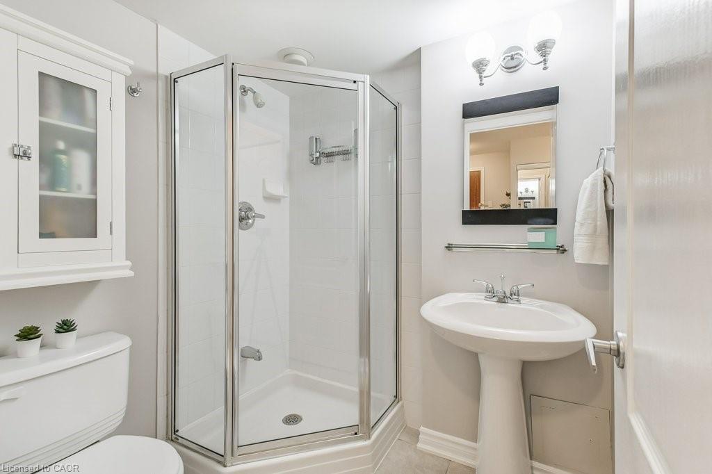 701-4080 Living Arts Drive, Mississauga, ON - Indoor Photo Showing Bathroom