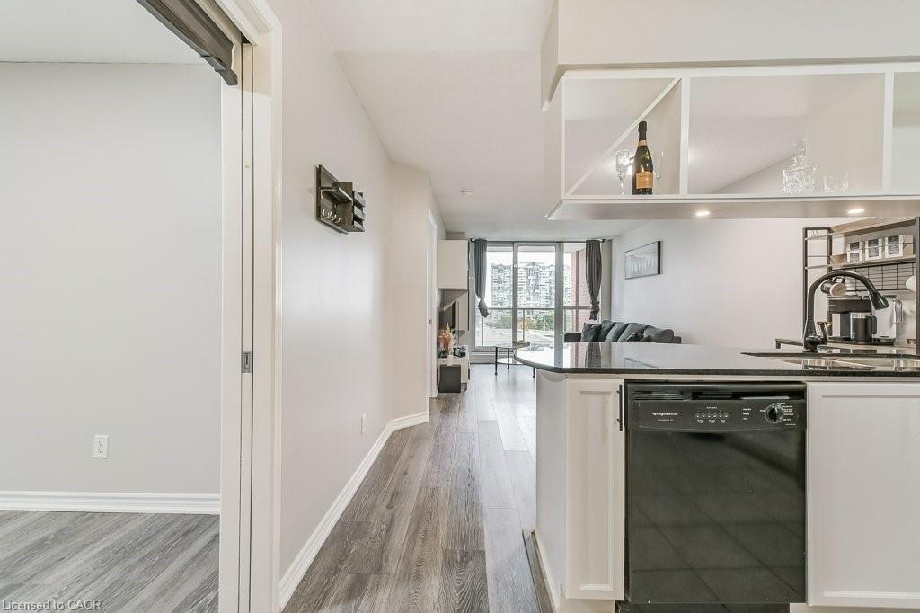 701-4080 Living Arts Drive, Mississauga, ON - Indoor Photo Showing Other Room