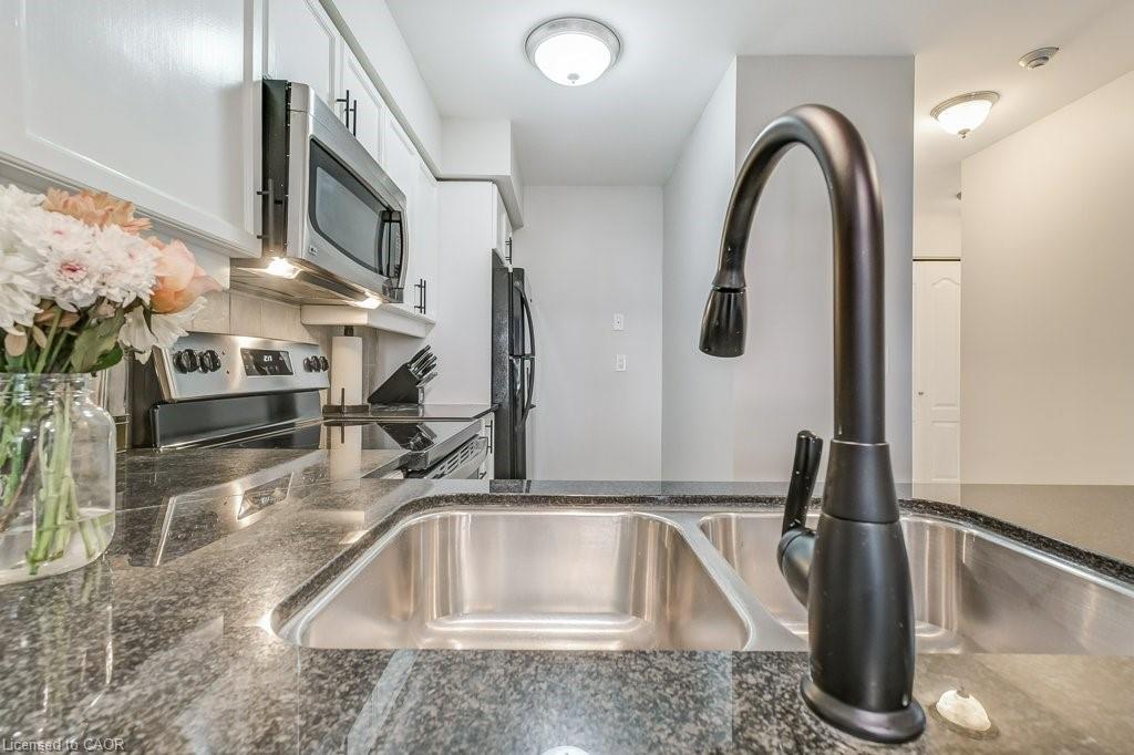 701-4080 Living Arts Drive, Mississauga, ON - Indoor Photo Showing Kitchen With Double Sink