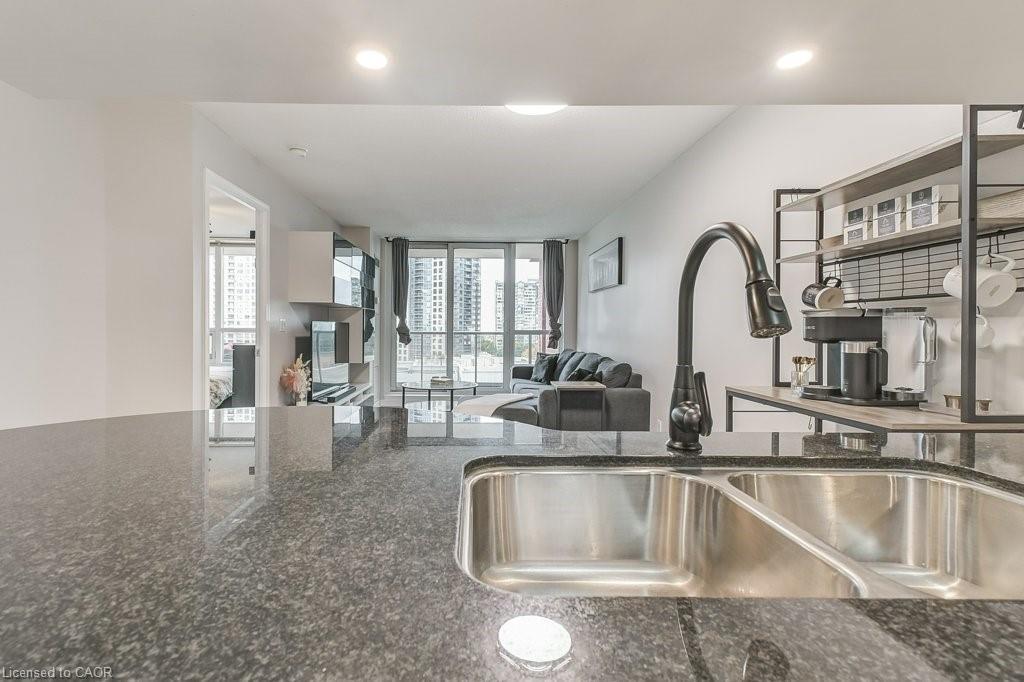 701-4080 Living Arts Drive, Mississauga, ON - Indoor Photo Showing Kitchen With Double Sink