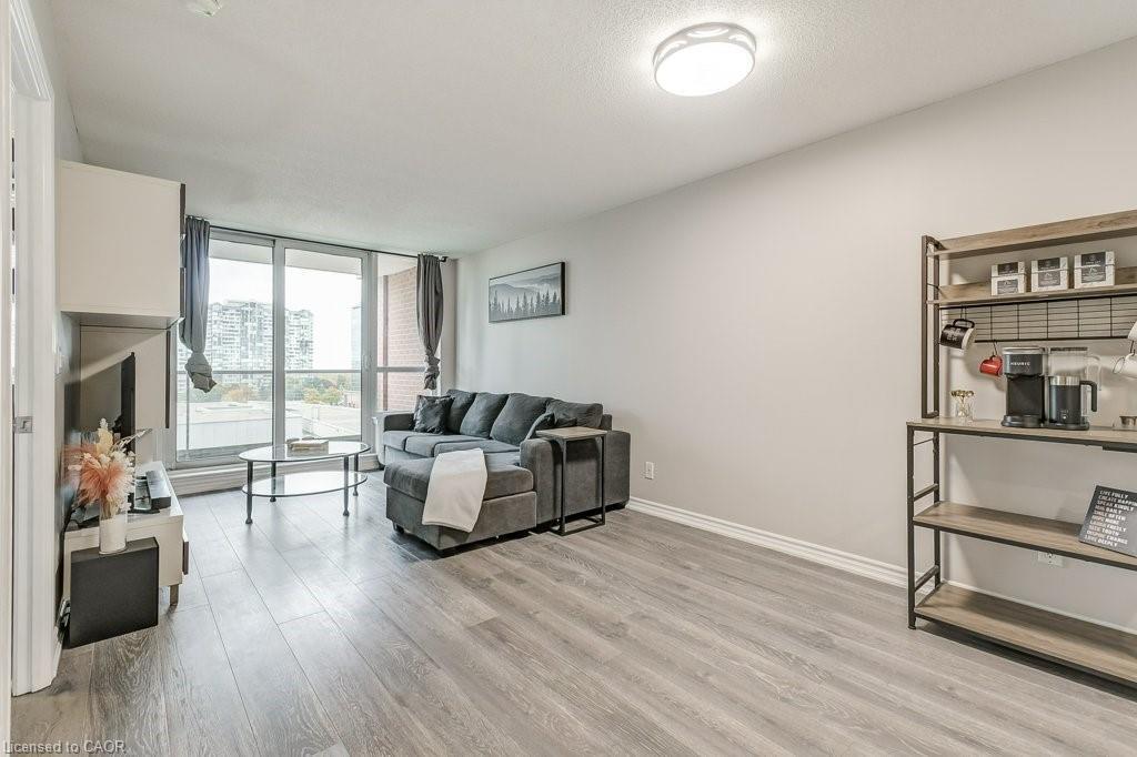701-4080 Living Arts Drive, Mississauga, ON - Indoor Photo Showing Other Room