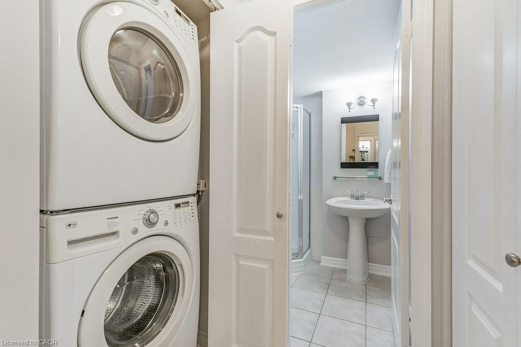 701-4080 Living Arts Drive, Mississauga, ON - Indoor Photo Showing Laundry Room