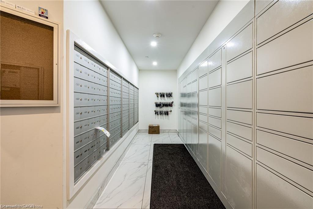 2308-15 Queen Street S, Hamilton, ON - Indoor Photo Showing Other Room