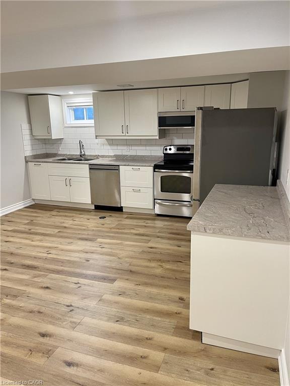Lowerlevel-64 West 25Th Street, Hamilton, ON - Indoor Photo Showing Kitchen