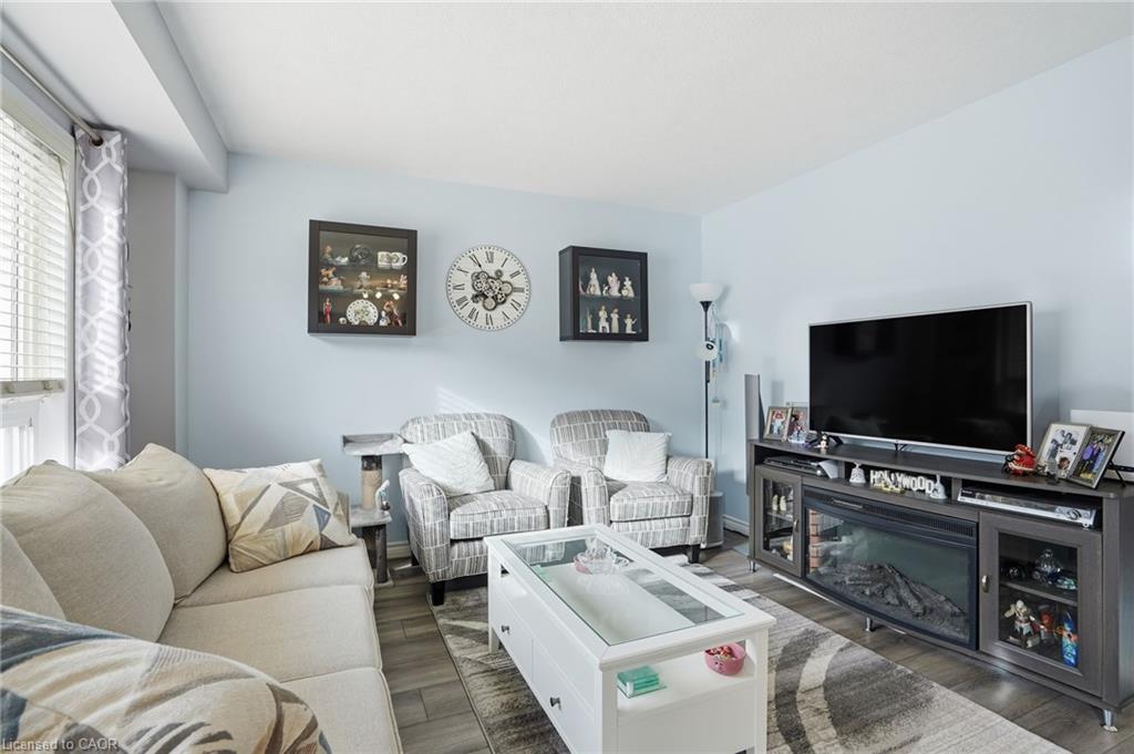 213 Windwood Drive, Binbrook, ON - Indoor Photo Showing Living Room