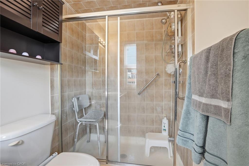 213 Windwood Drive, Binbrook, ON - Indoor Photo Showing Bathroom