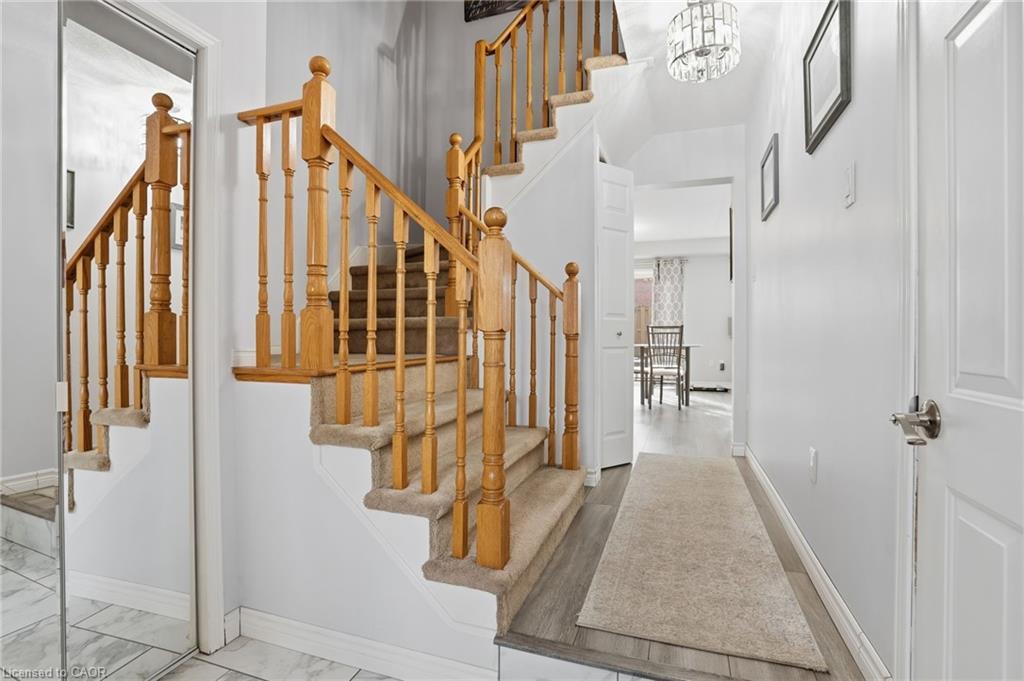 213 Windwood Drive, Binbrook, ON - Indoor Photo Showing Other Room